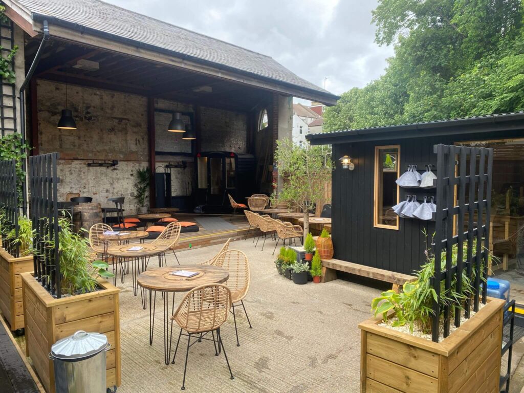 Luna Hut Sauna Cafe