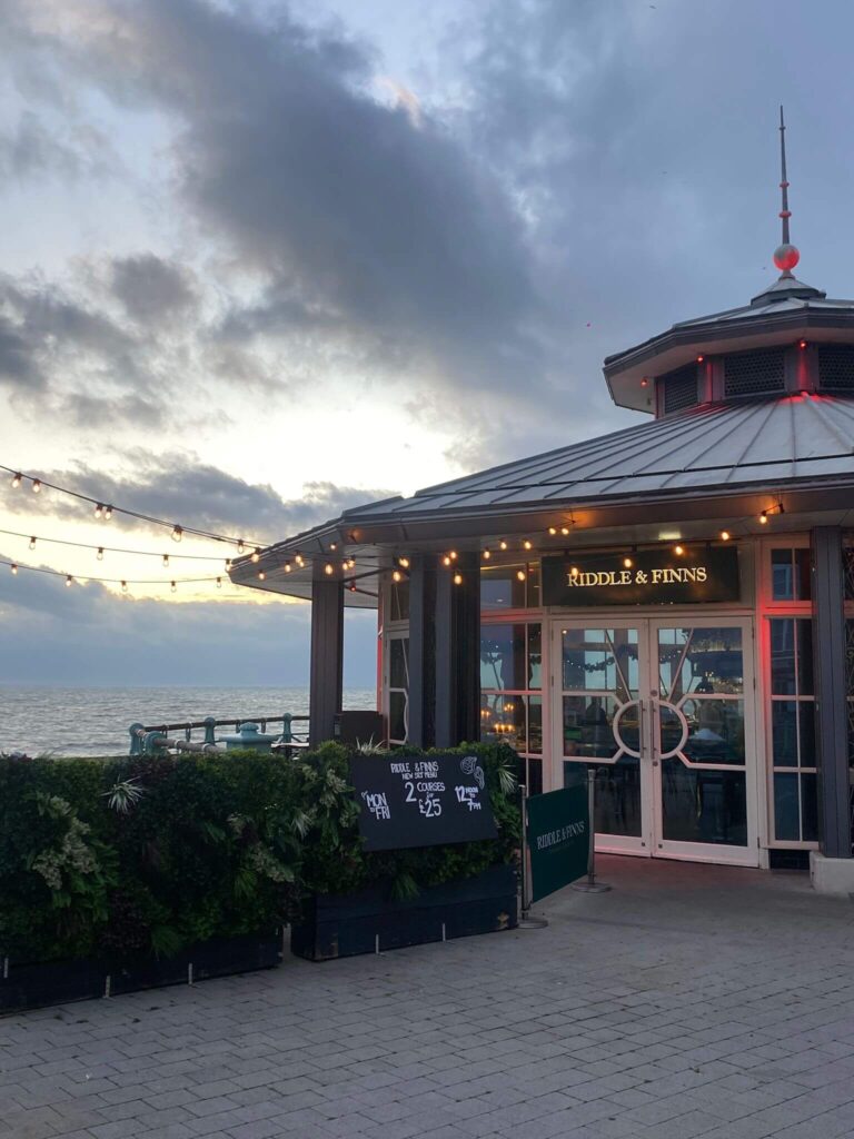 Riddle & Finns The Beach