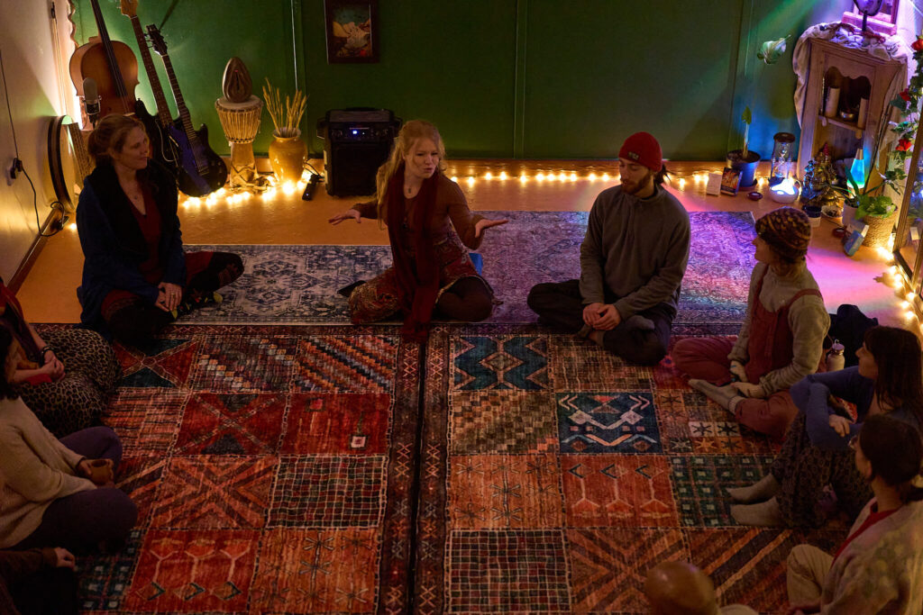 Katie Nicholson / Neighbourhuud